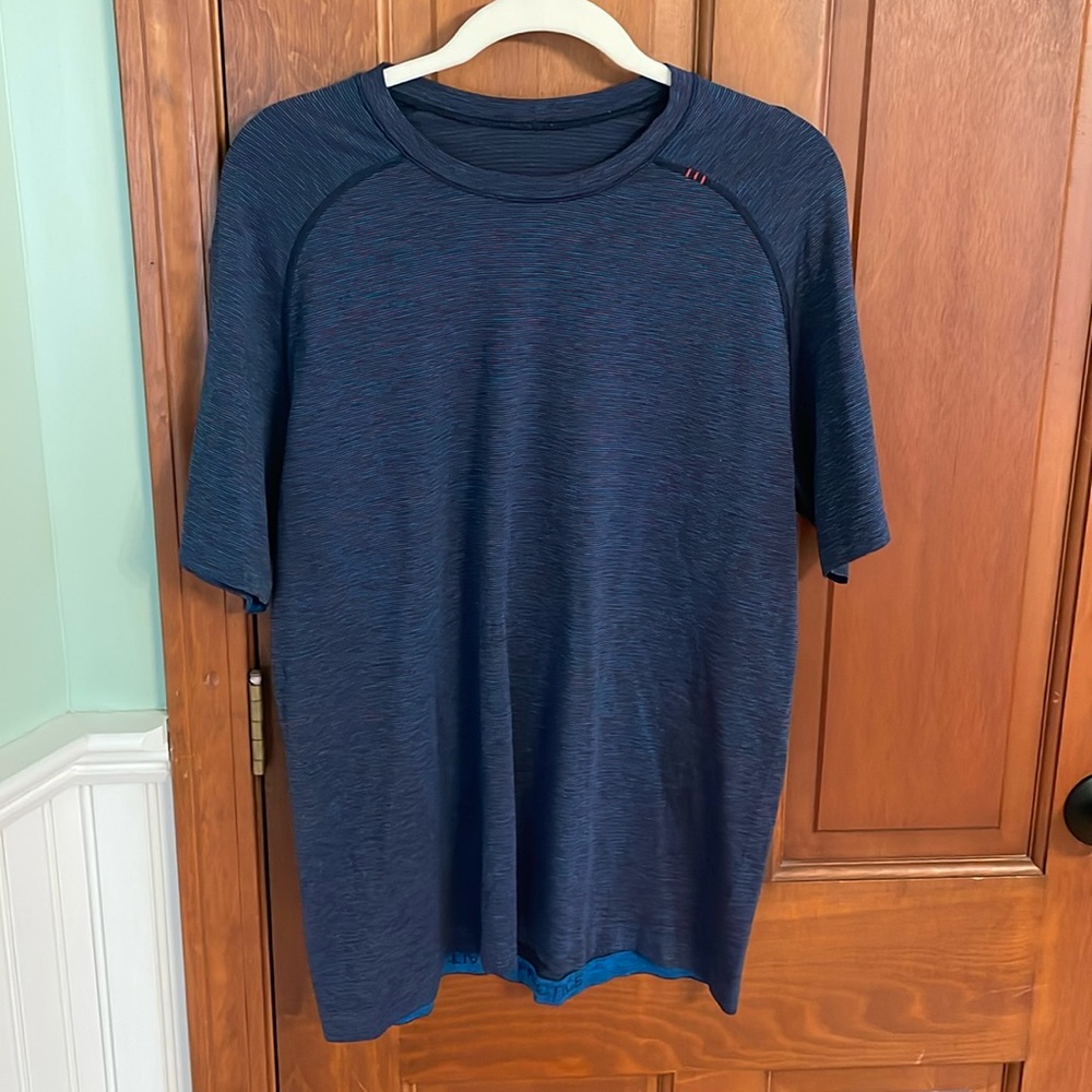 Lululemon Men’s Workout Shirt (Large)